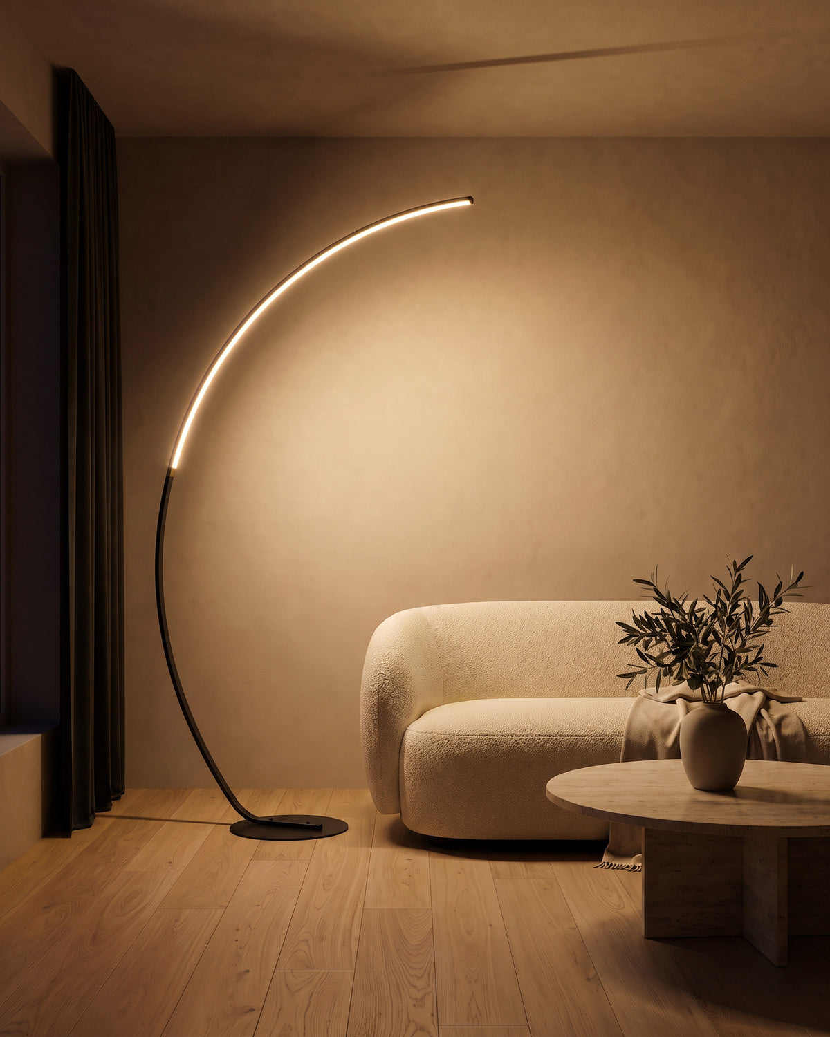 Lampadaire Virgule allumé de nuit