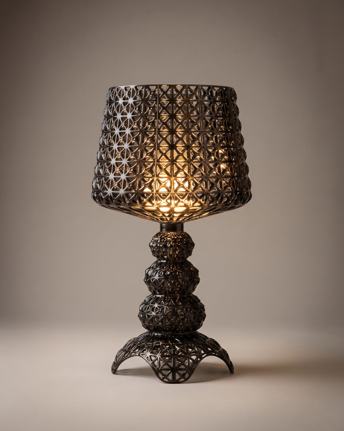 Lampe de table Baroque, allumé, photo studio