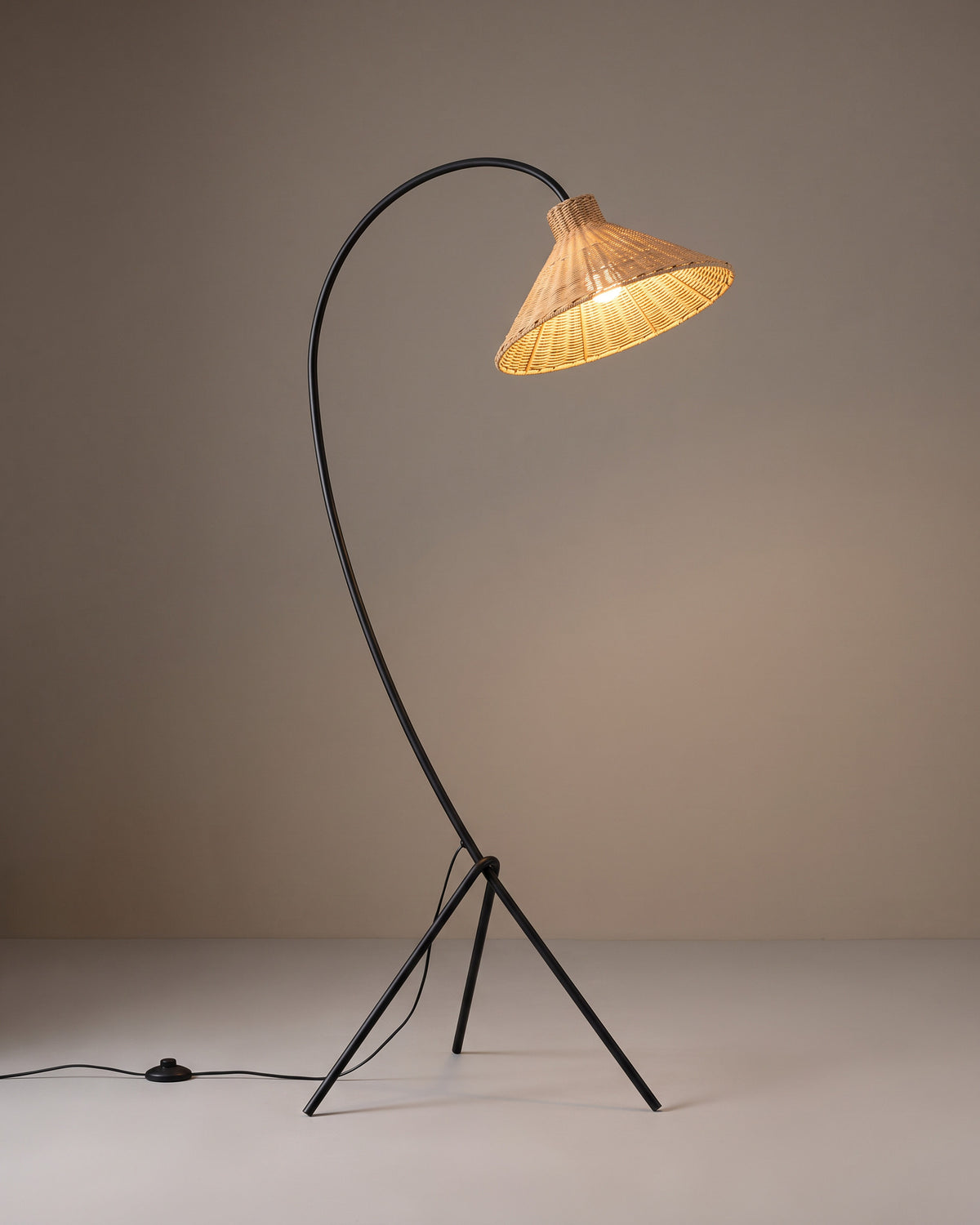 Lampadaire Héron, allumé, photo studio