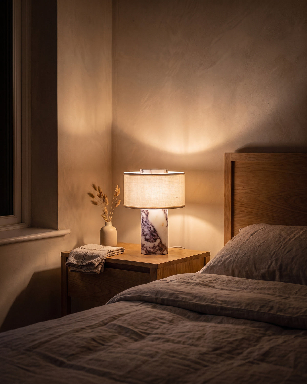 Lampe de table Améthyste allumé de nuit