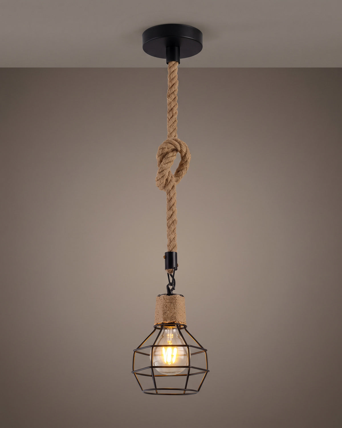 Suspension Cabestan, allumée, photo studio