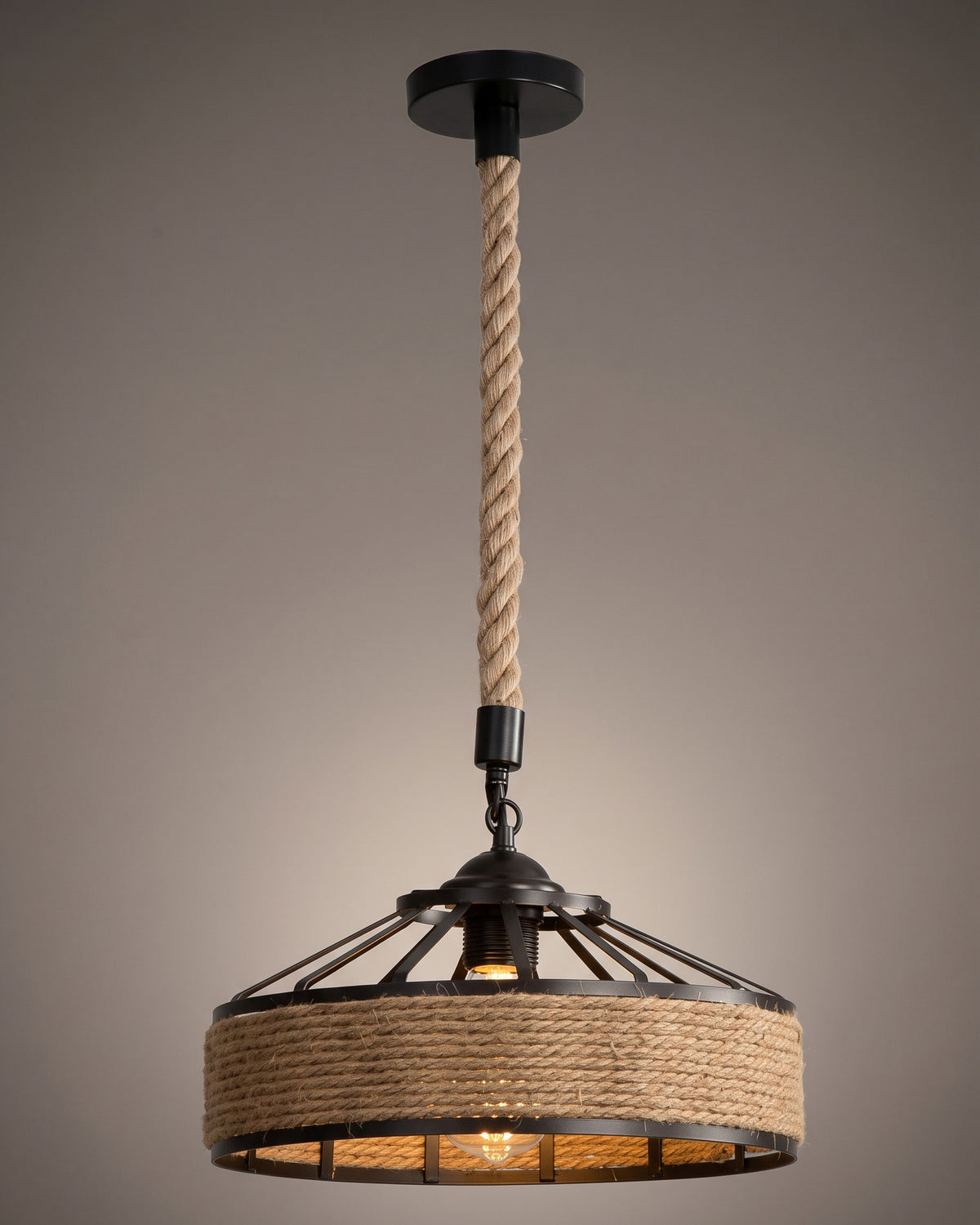 Suspension Hunier, allumée, photo studio