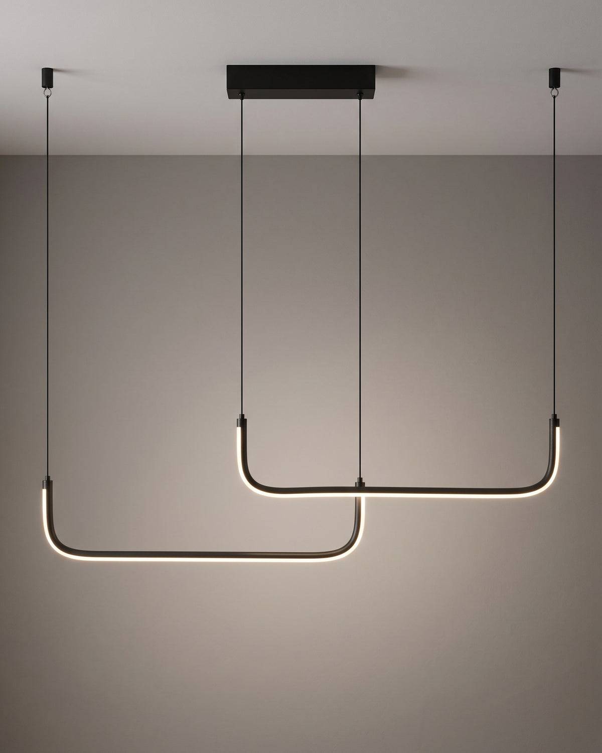 Suspension Étriers, allumée, photo studio