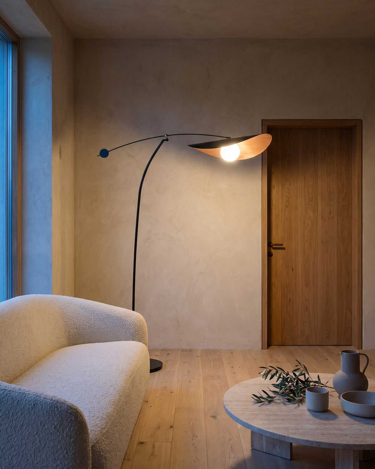 Lampadaire Balancier dans un salon, vue d'ensemble qui montre sa