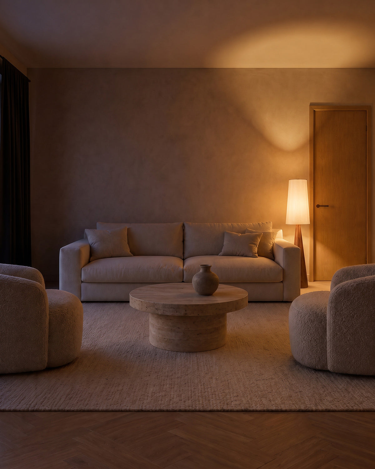 Lampadaire Fuseau, allumé la nuit dans un salon, effet de lumière