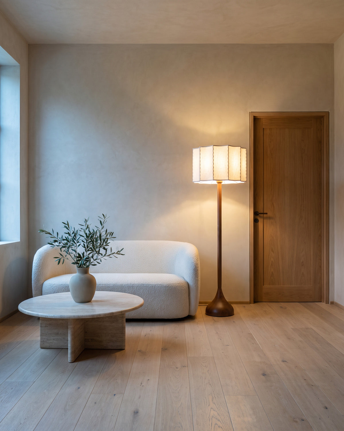 Lampadaire Fût dans une pièce : vue d'ensemble qui montre sa taille réelle