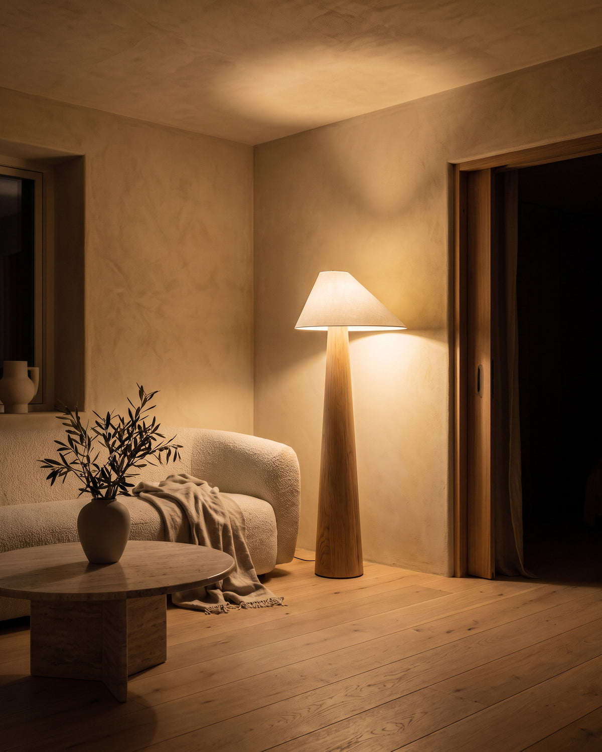 Lampadaire Futaie allumé de nuit
