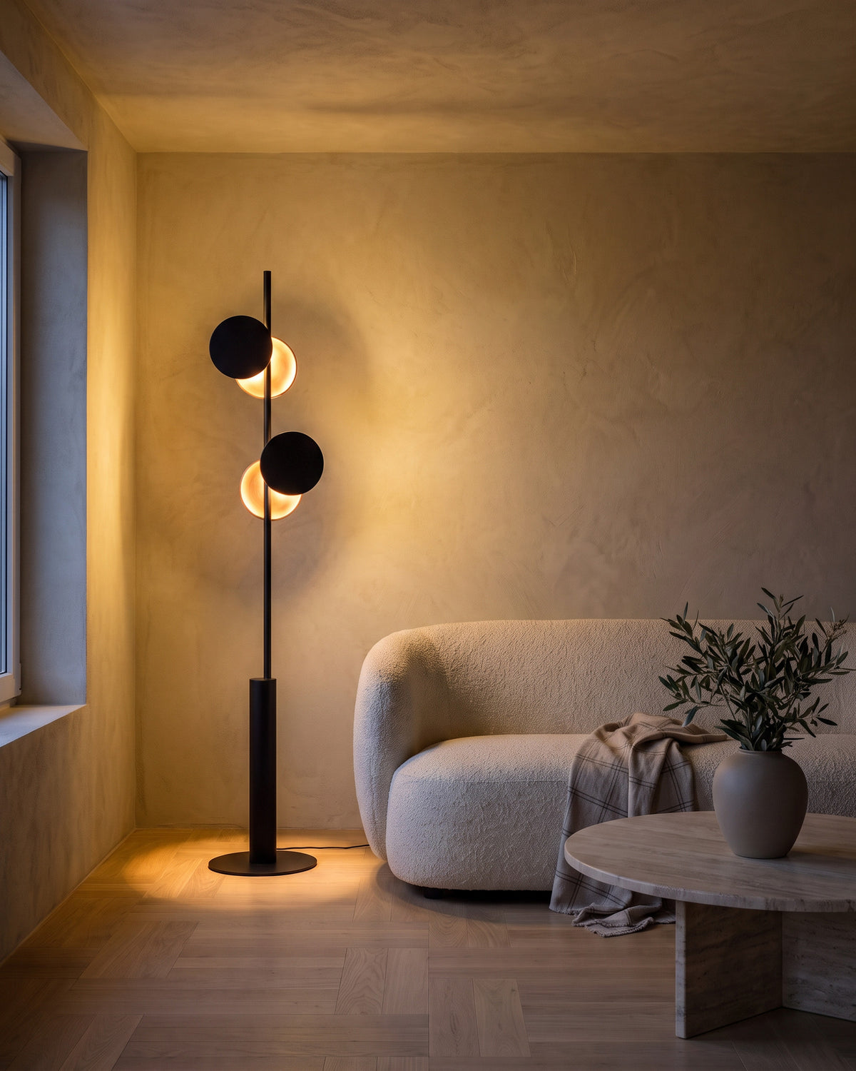 Lampadaire Phases allumé de nuit