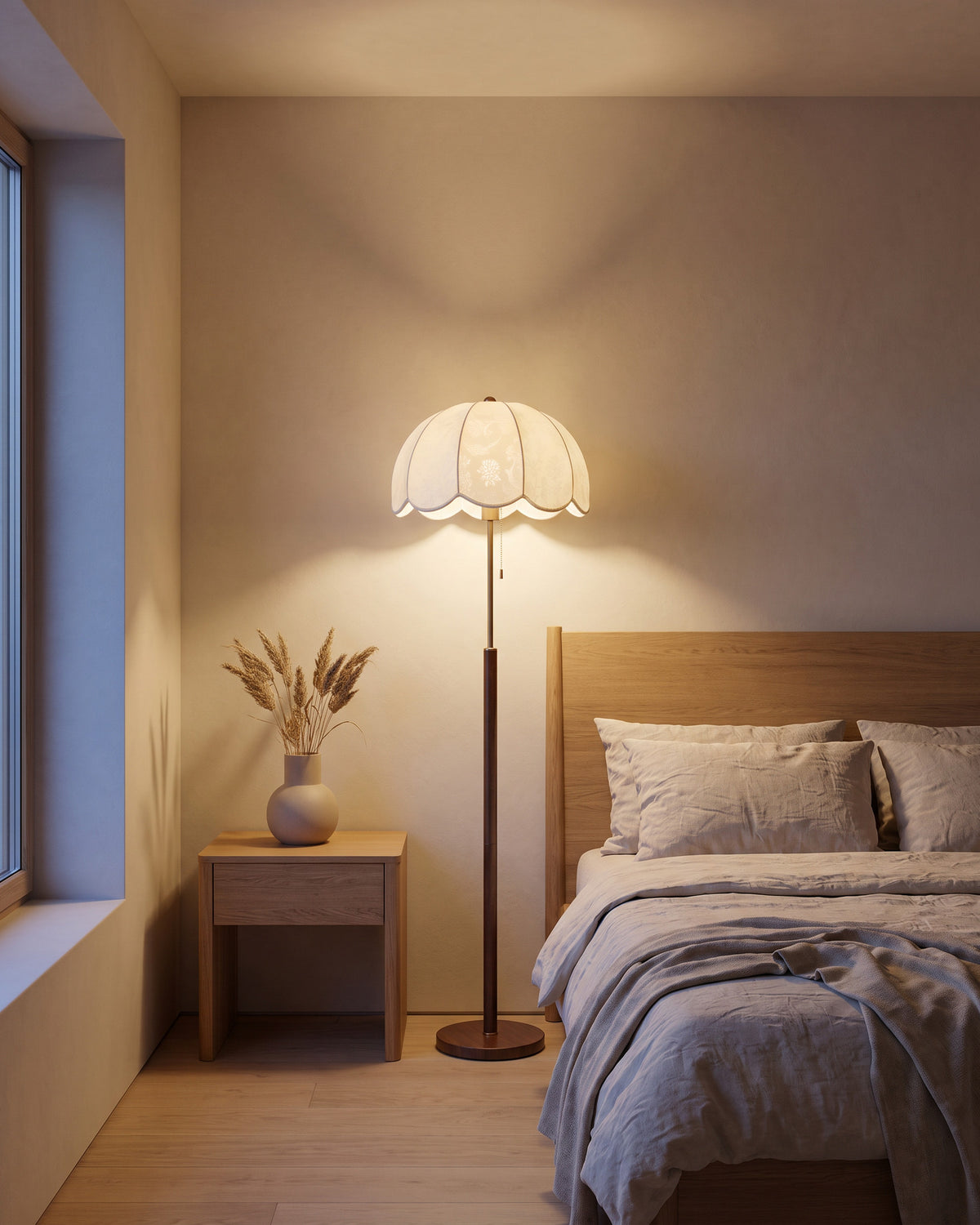 Lampadaire Dentelle (abat-jour brodé festonné) dans une seconde pièce, allumé