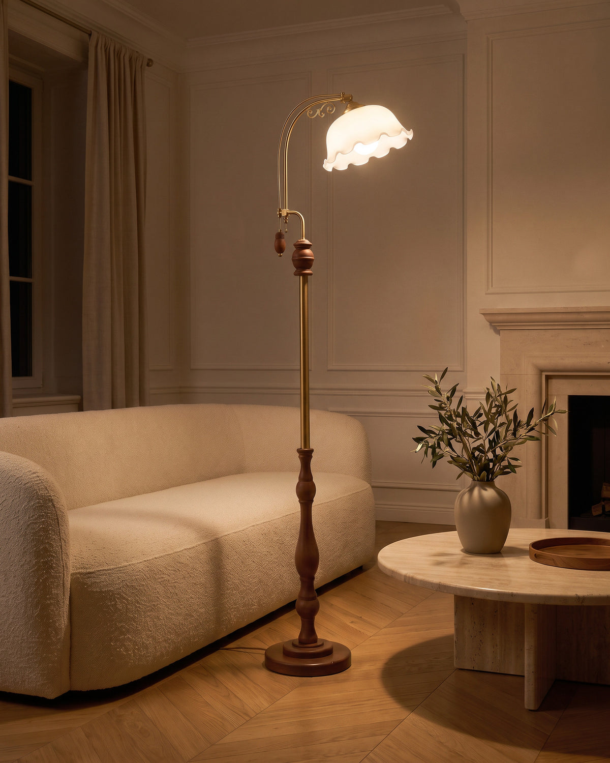 Lampadaire Églantine allumé de nuit