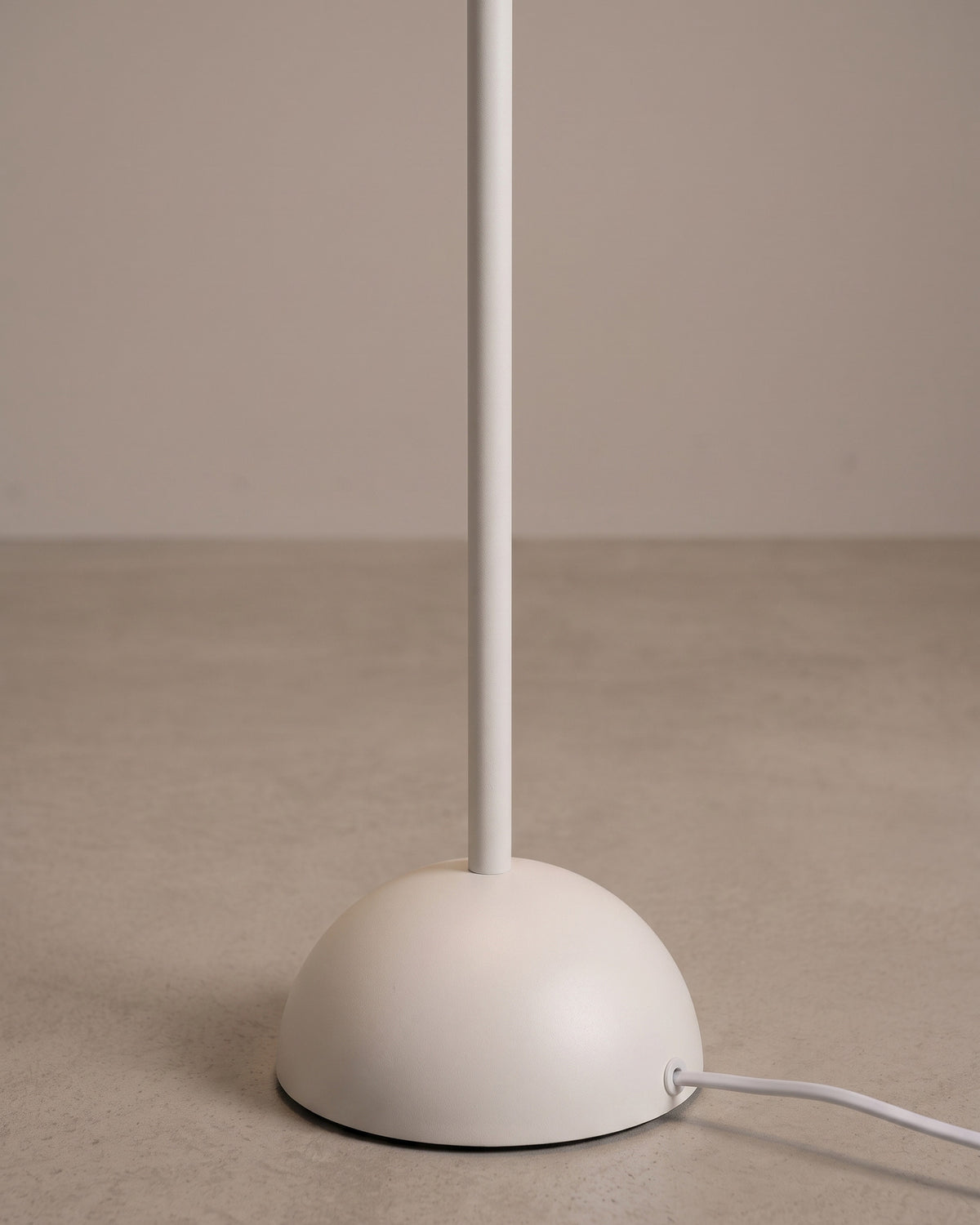 Lampadaire Capuchon : détail technique (fixation, câble ou douille)