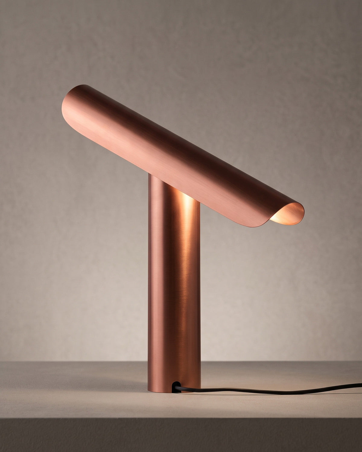 Lampe de table Gouttière, allumée, photo studio