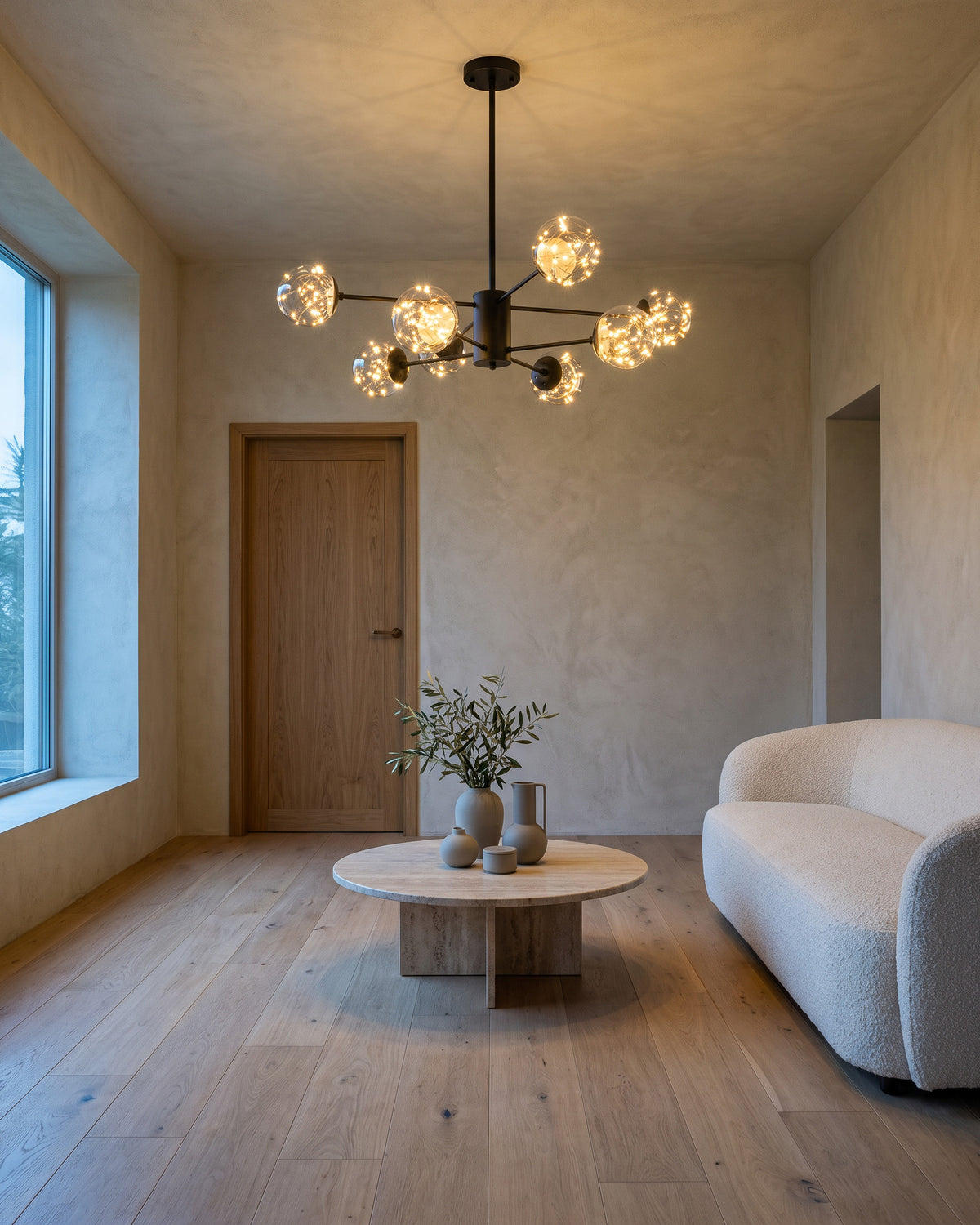 Lustre Pléiade, dans un salon, vue d'ensemble qui montre sa taille réelle