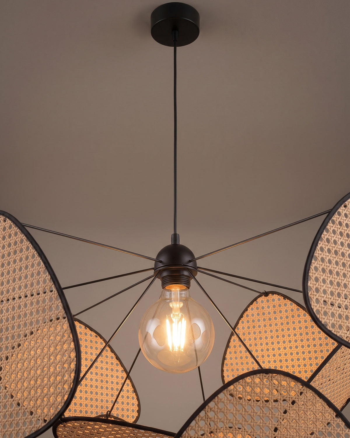 Lustre Paravent : détail technique (fixation, câble ou douille)