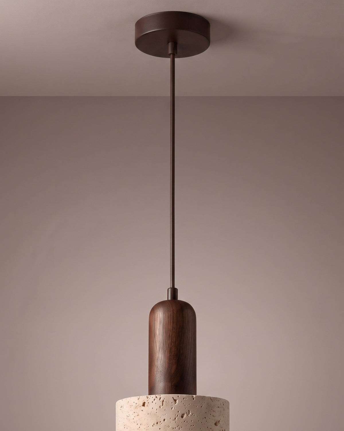 Suspension Pilon : détail technique (fixation, câble ou douille)