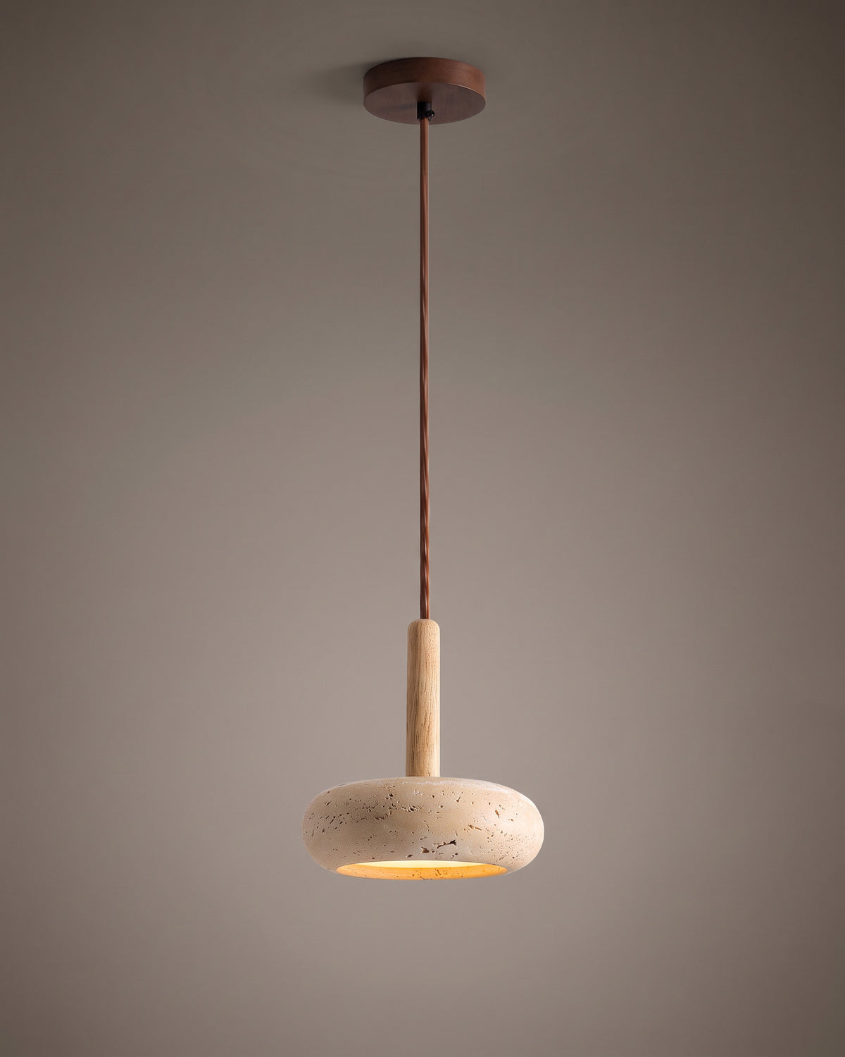 Suspension Coquille, soucoupe en travertin, vue d'ensemble sur fond neutre