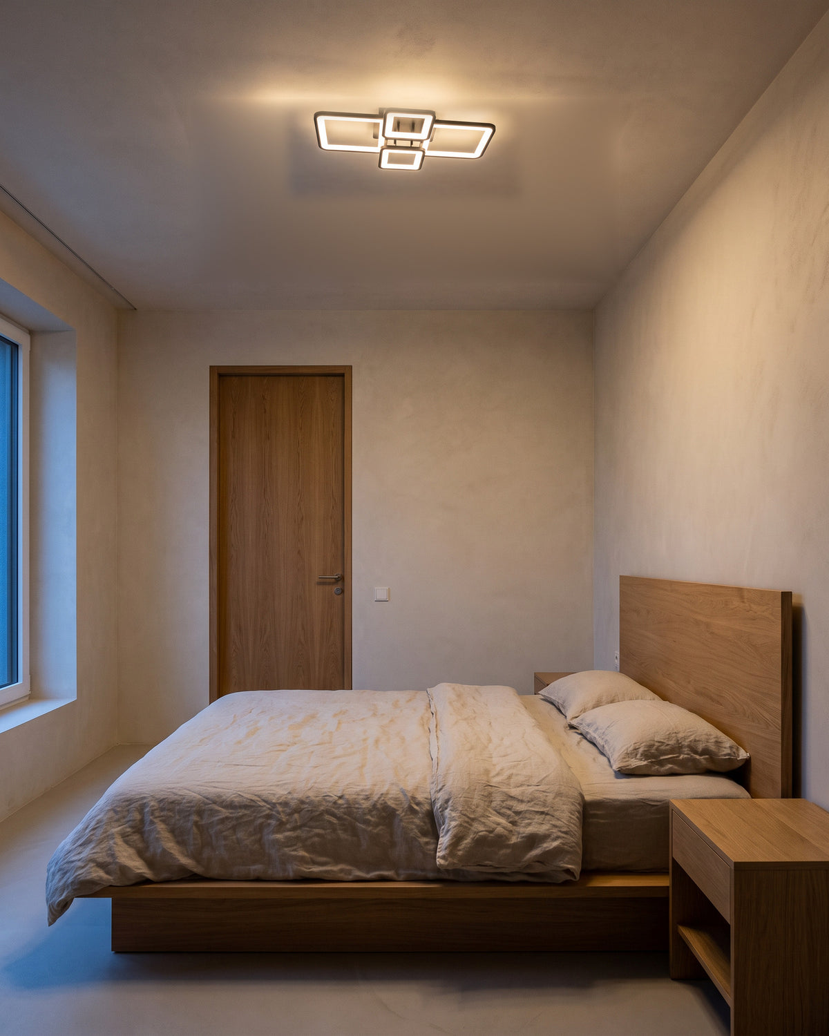 Plafonnier Gradins, dans une chambre, vue d'ensemble qui montre sa