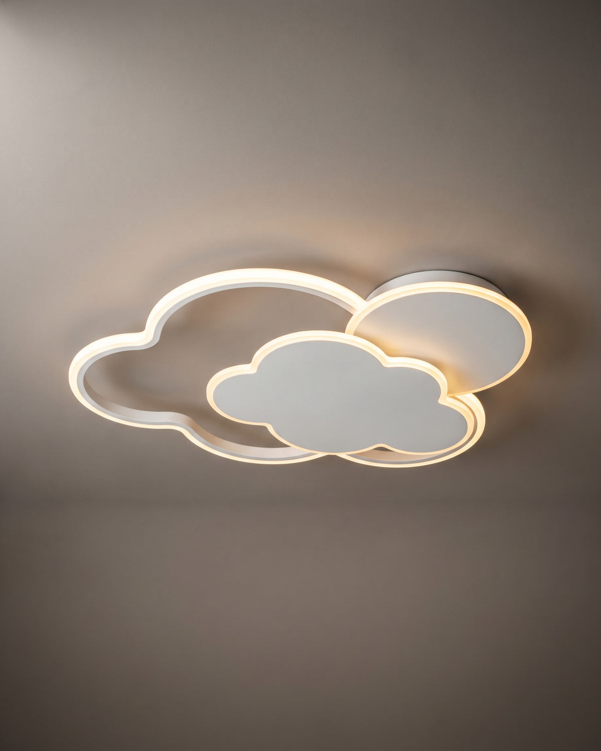 Plafonnier Cumulus, nuages LED, chambre d'enfant, vue d'ensemble sur fond neutre