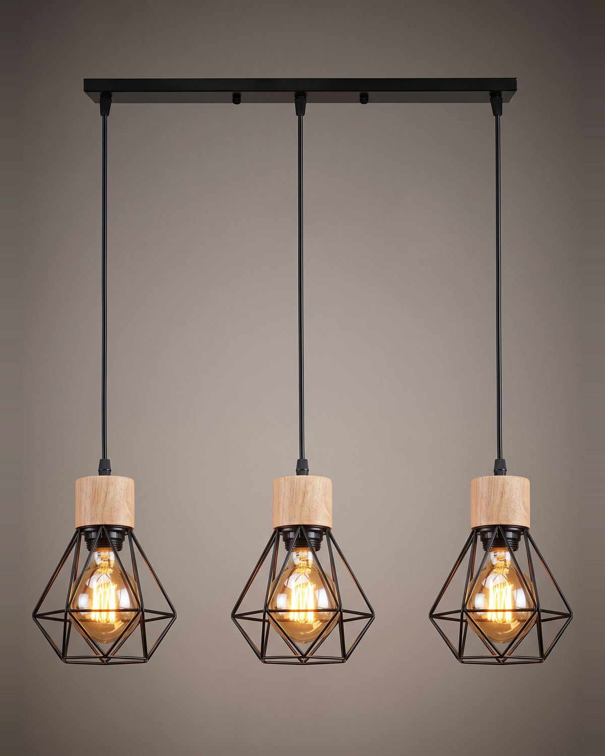 Suspension Triptyque, trois cages noires et bois, vue d'ensemble sur fond neutre