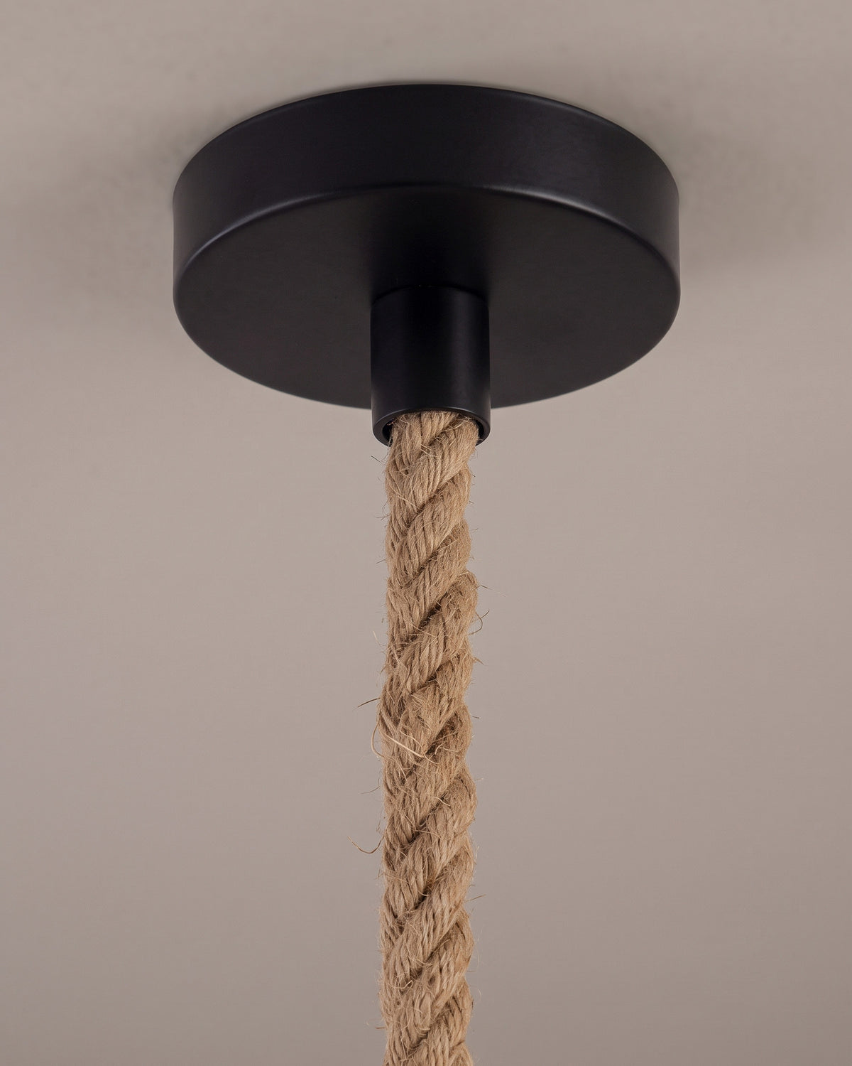 Suspension Cabestan : détail technique (fixation, câble ou douille)