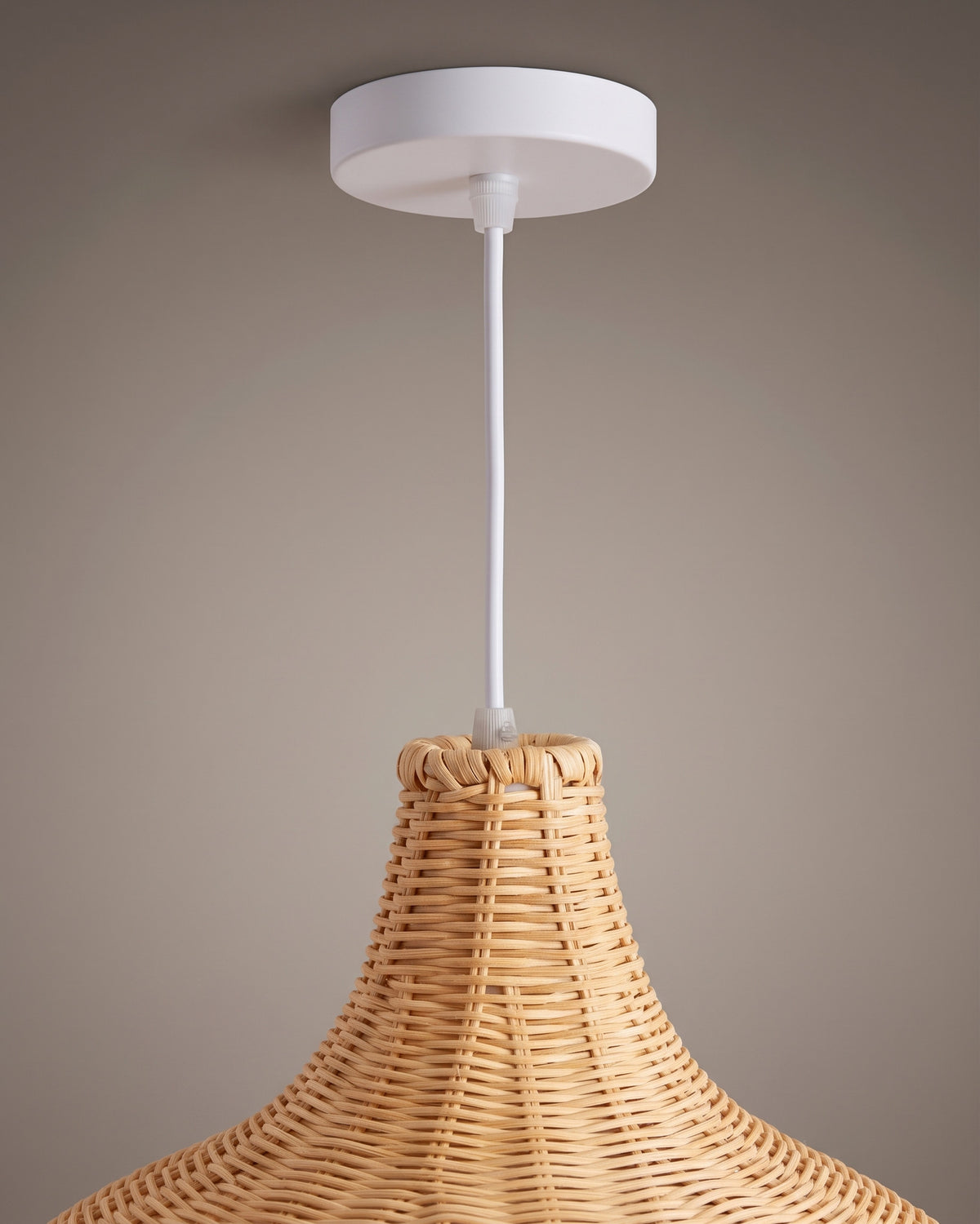 Suspension Corbeille : détail technique (fixation, câble ou douille)