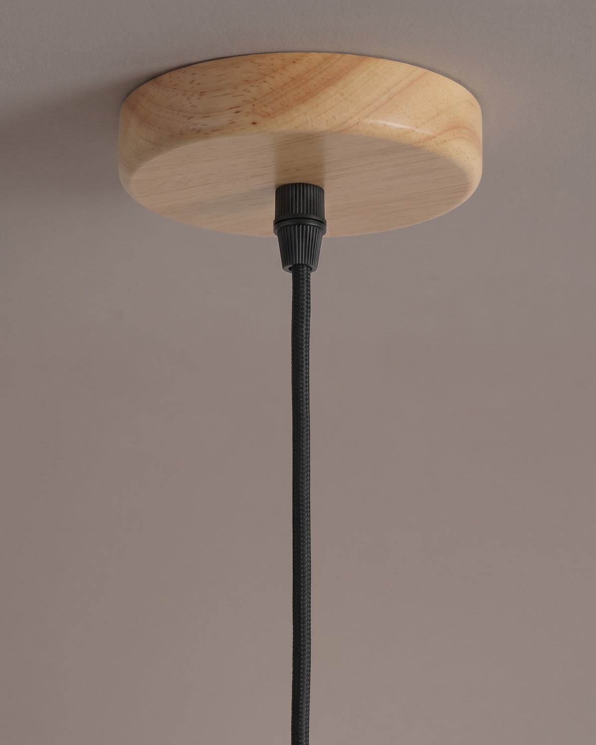 Suspension Béret : détail technique (fixation, câble ou douille)