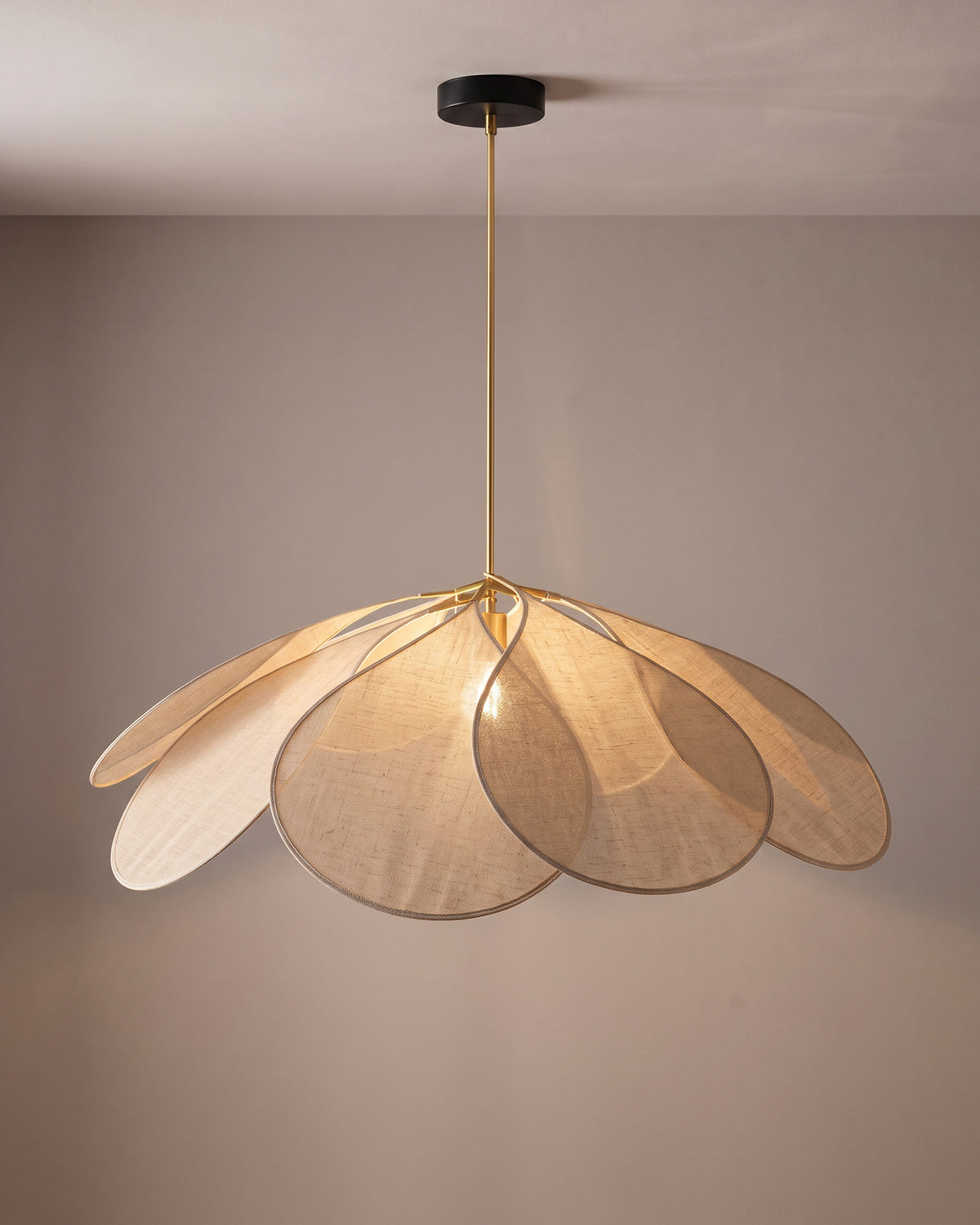 Suspension Pivoine, finition beige