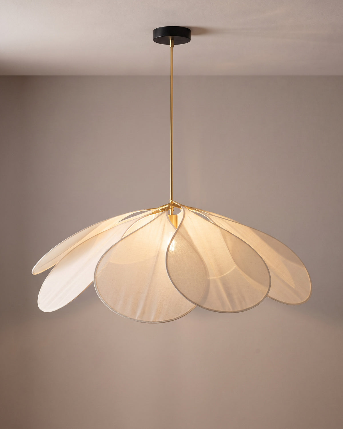 Suspension Pivoine, finition blanc