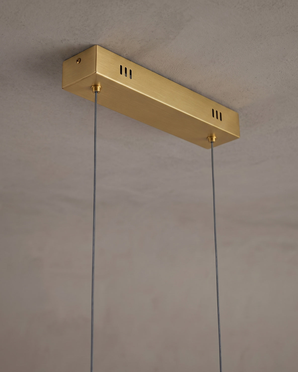 Suspension Filigrane : détail technique (fixation, câble ou douille)