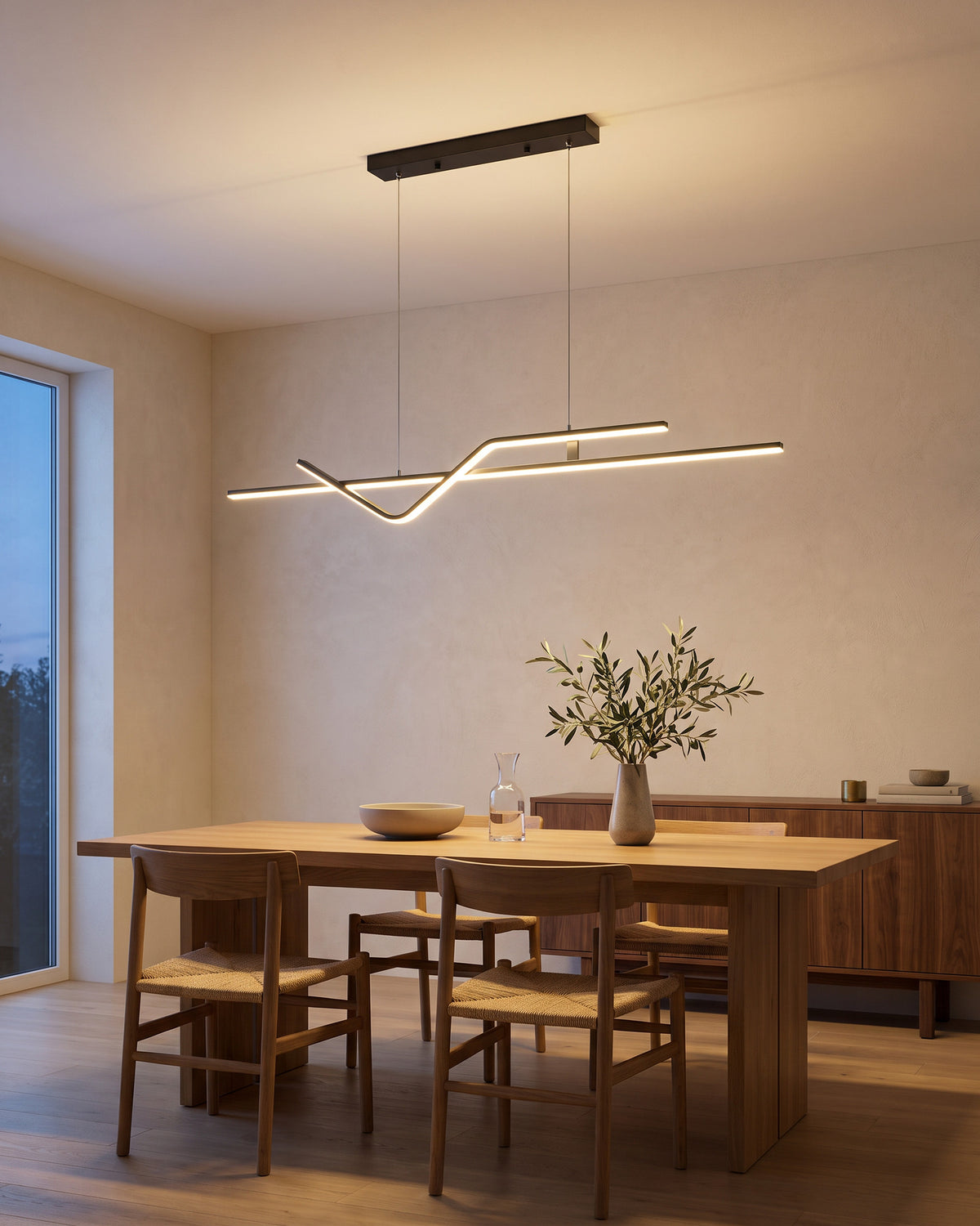 Suspension Zigzag (barre LED noire en Z) dans une pièce, allumé en soirée