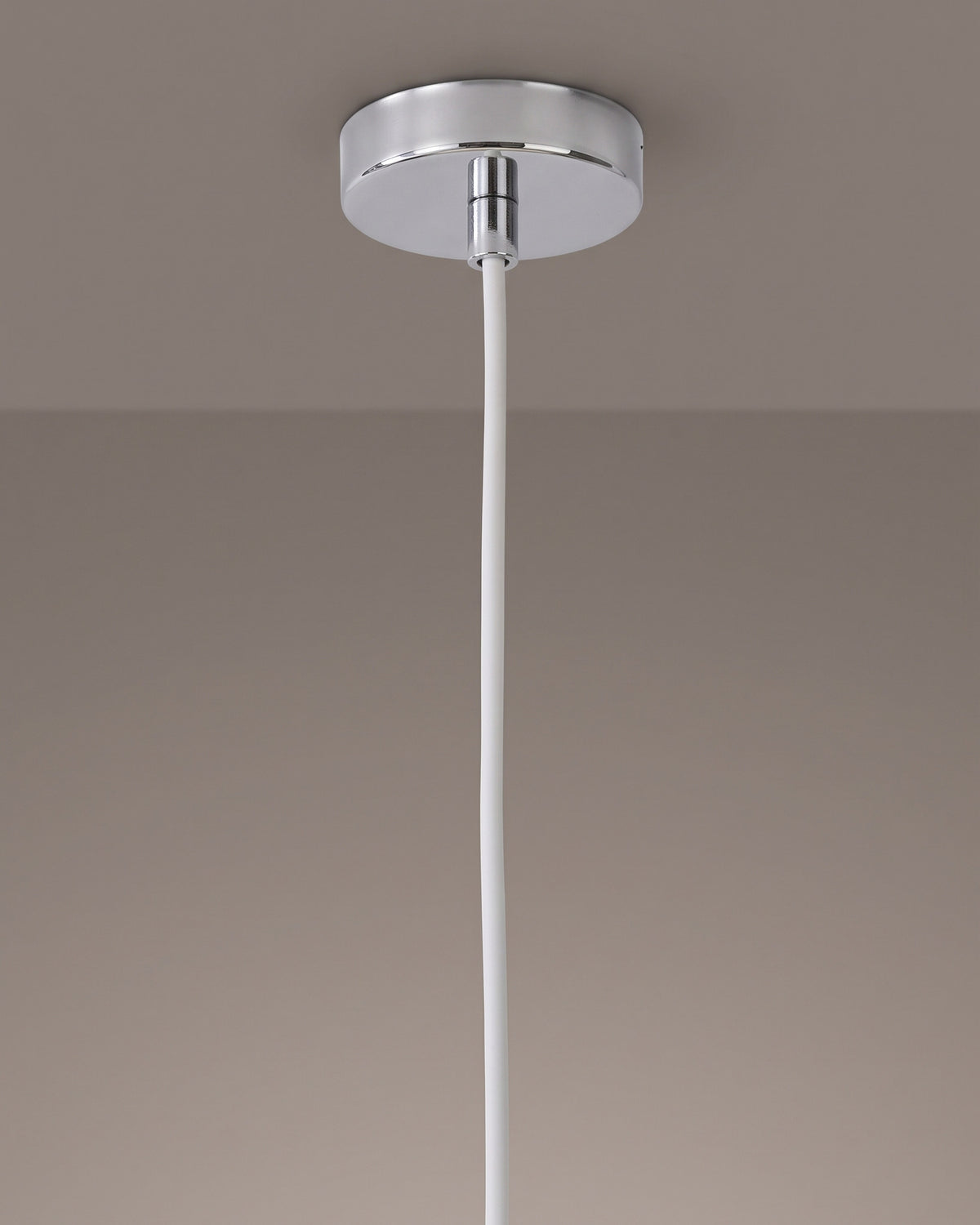 Suspension Écuelle : détail technique (fixation, câble ou douille)